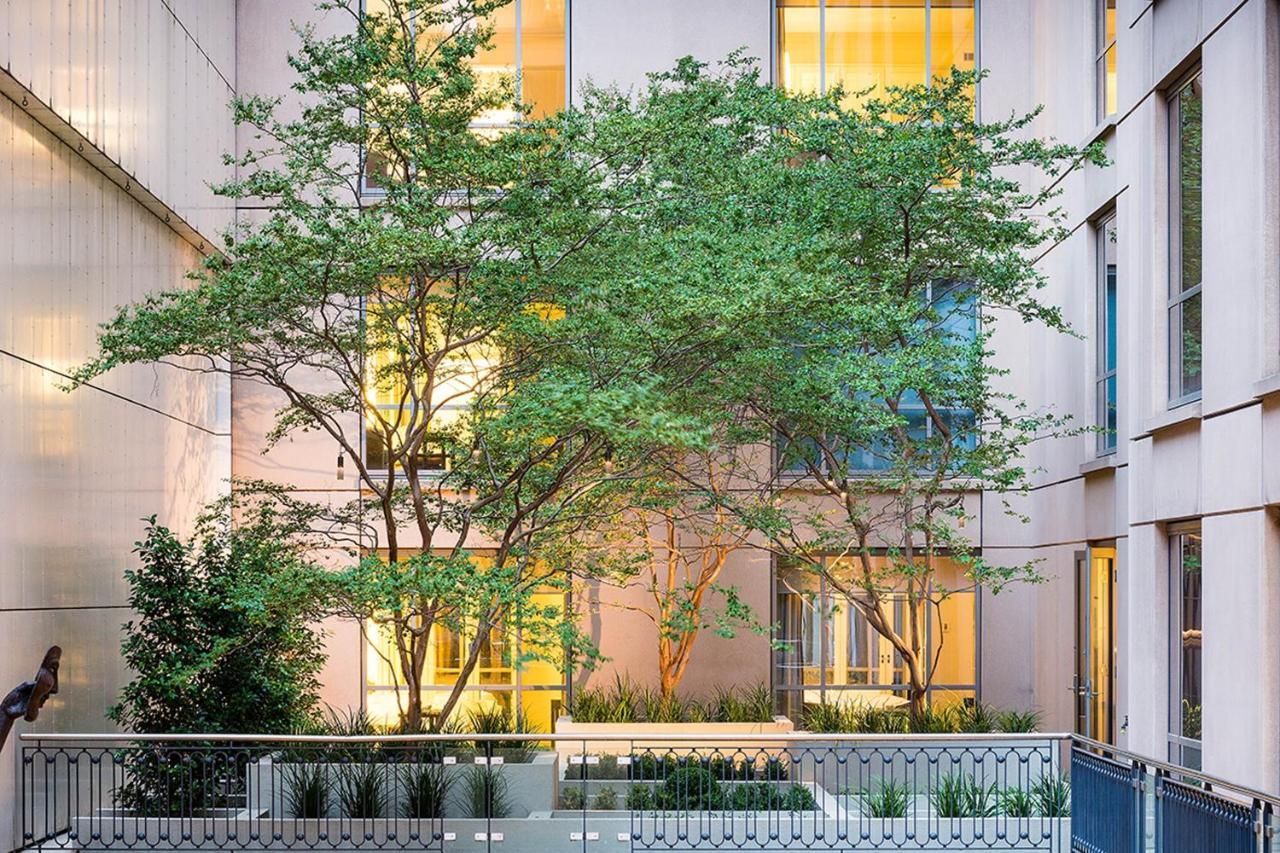The Westin Melbourne Hotel Ngoại thất bức ảnh The courtyard at the center of the building