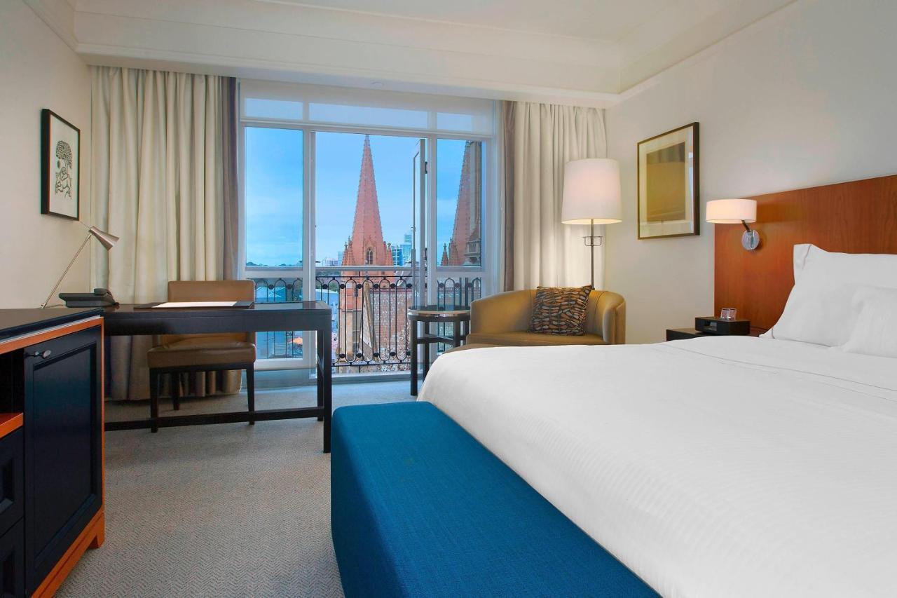 The Westin Melbourne Hotel Ngoại thất bức ảnh A guest room at the Hilton San Francisco