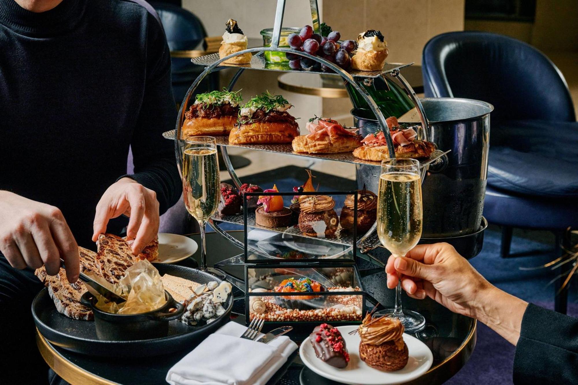 The Westin Melbourne Hotel Ngoại thất bức ảnh Afternoon tea at the Mandarin Oriental, London