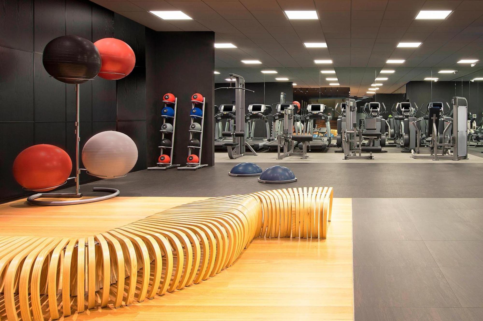 The Westin Melbourne Hotel Ngoại thất bức ảnh The gym at The Dorchester