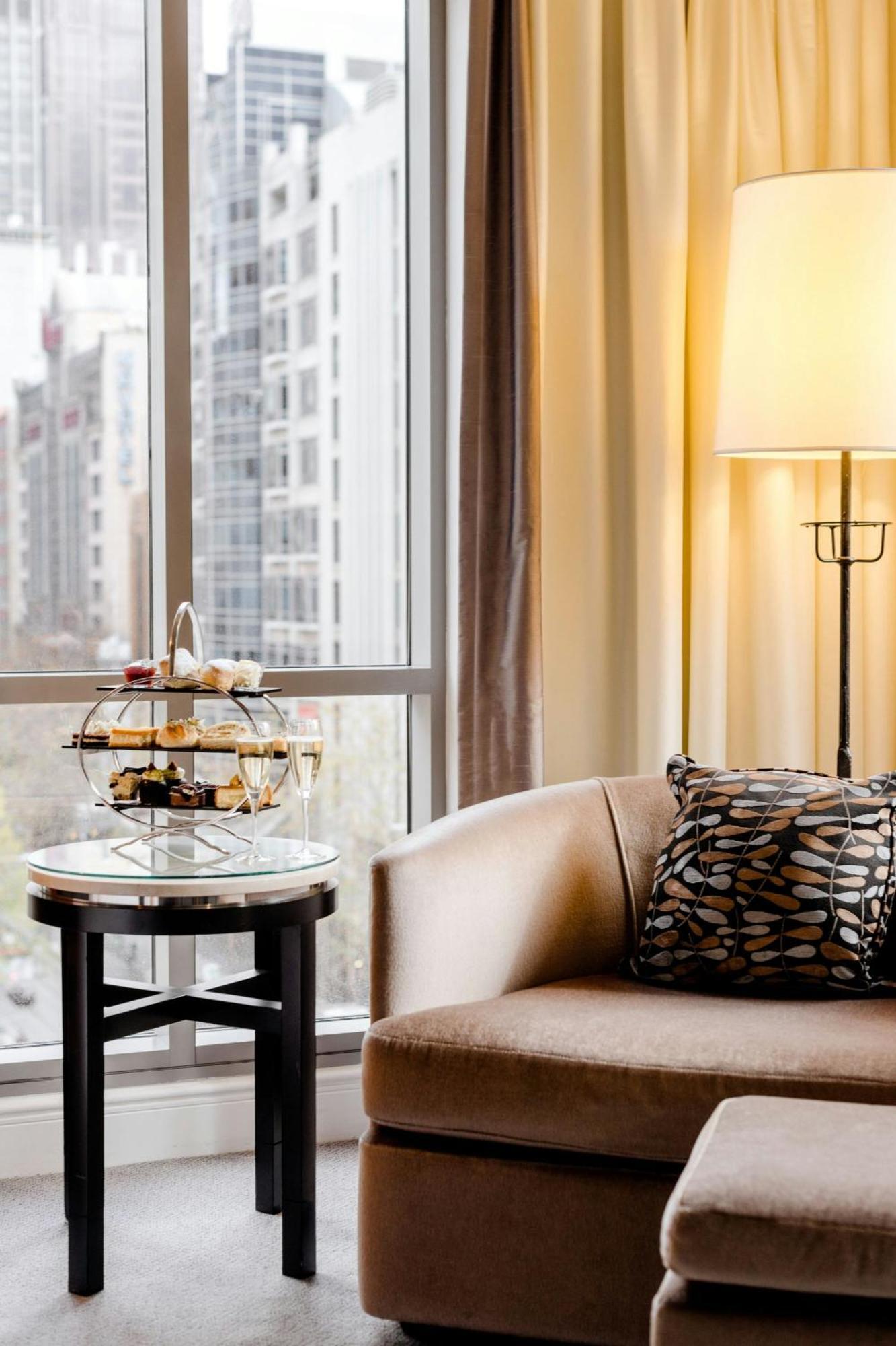 The Westin Melbourne Hotel Ngoại thất bức ảnh Afternoon tea at The Landmark, Hong Kong
